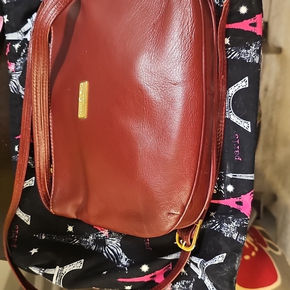 Jacques Esterel Parisian Crossbody Bag In Burgundy Leather - Picture 12 of 12